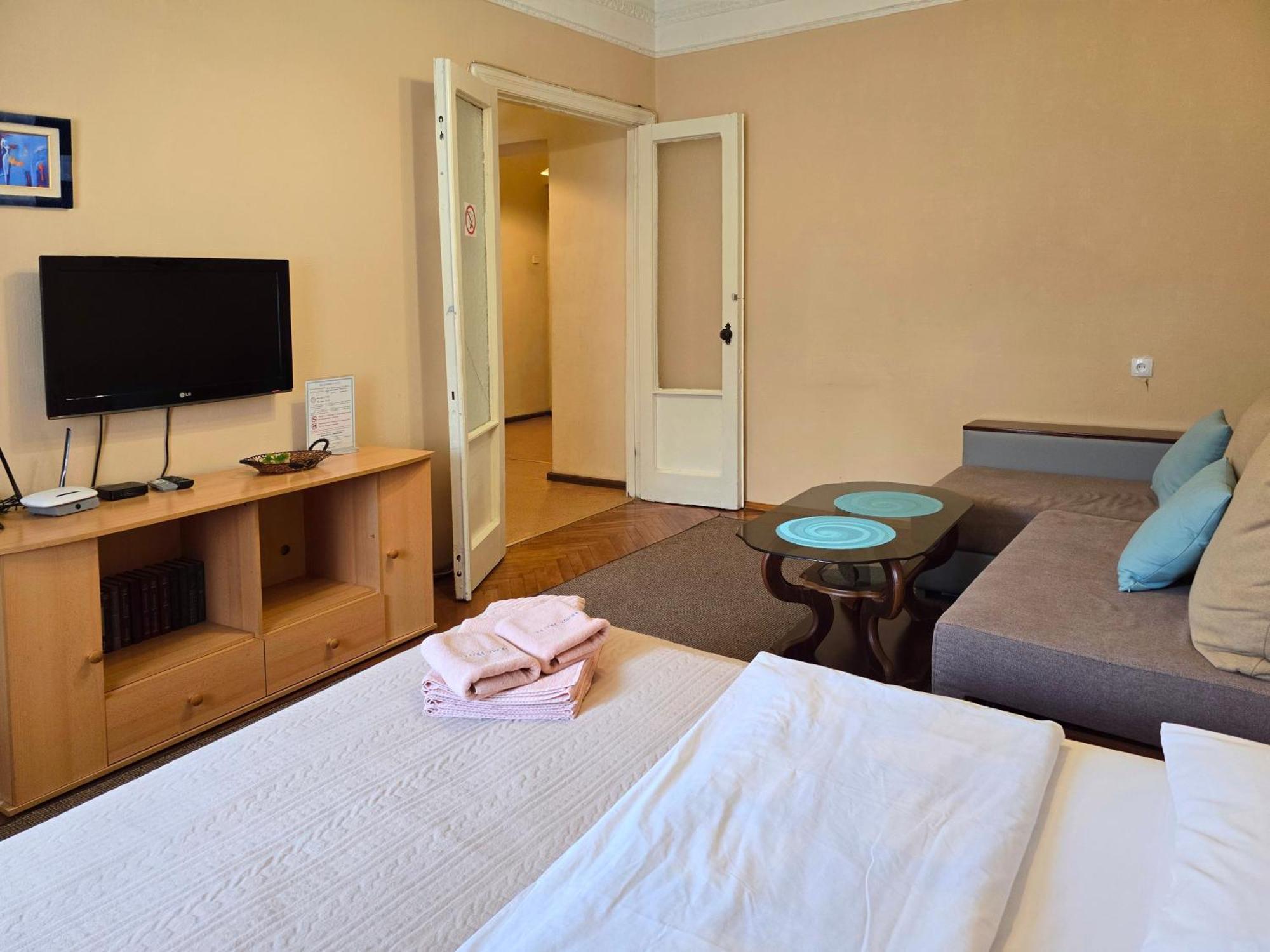 Home Hotel Apartments On Lva Tolstogo Kijów Zewnętrze zdjęcie