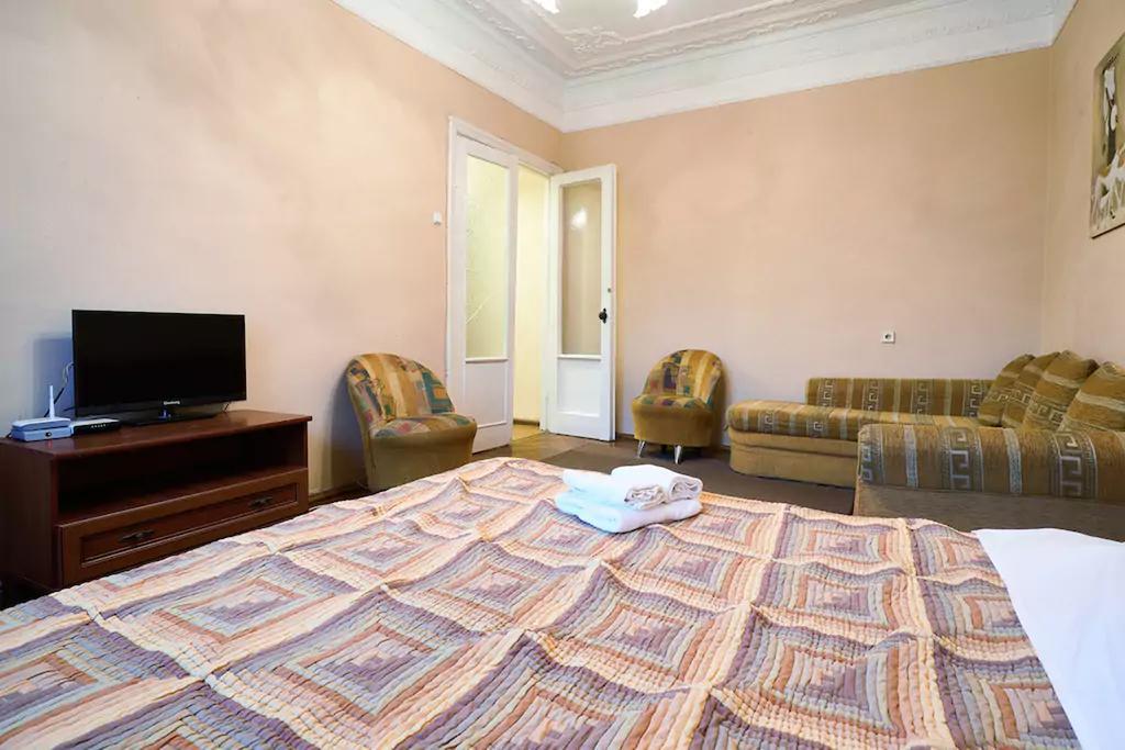 Home Hotel Apartments On Lva Tolstogo Kijów Zewnętrze zdjęcie